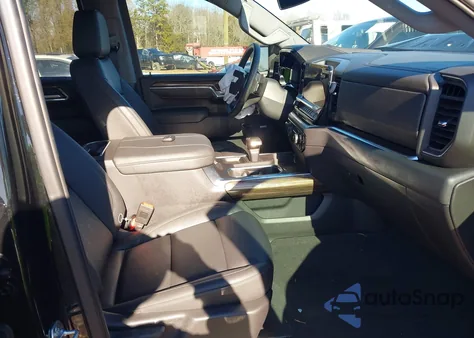 2025 Chevrolet Silverado 1500 4Wd Short Bed Lt Trail Boss z USA, uszkodzony, nr VIN 3GCUKFE89SG247416